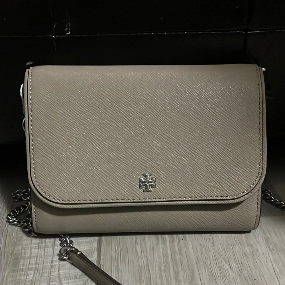 Tory Burch Gray Crossbody Bag with Smooth Leather and Chain Strap - Picture 5 of 5